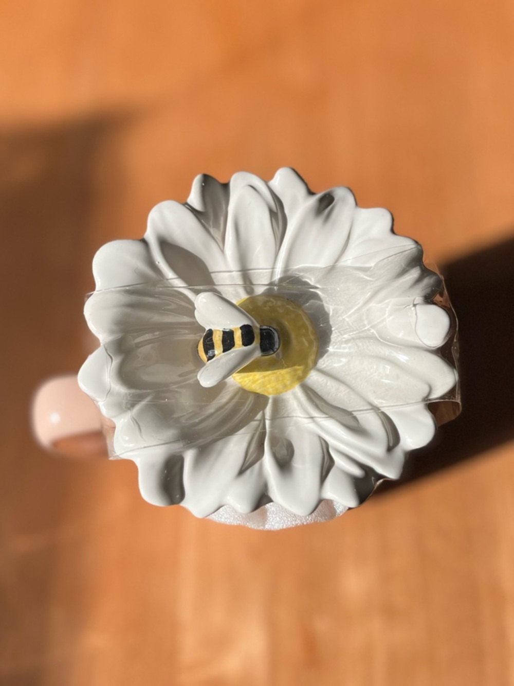 🐝Rae Dunn Queen Bee Light Pink Mug w White Daisy and Bee Lid Topper - NWOT - Picture 6 of 7